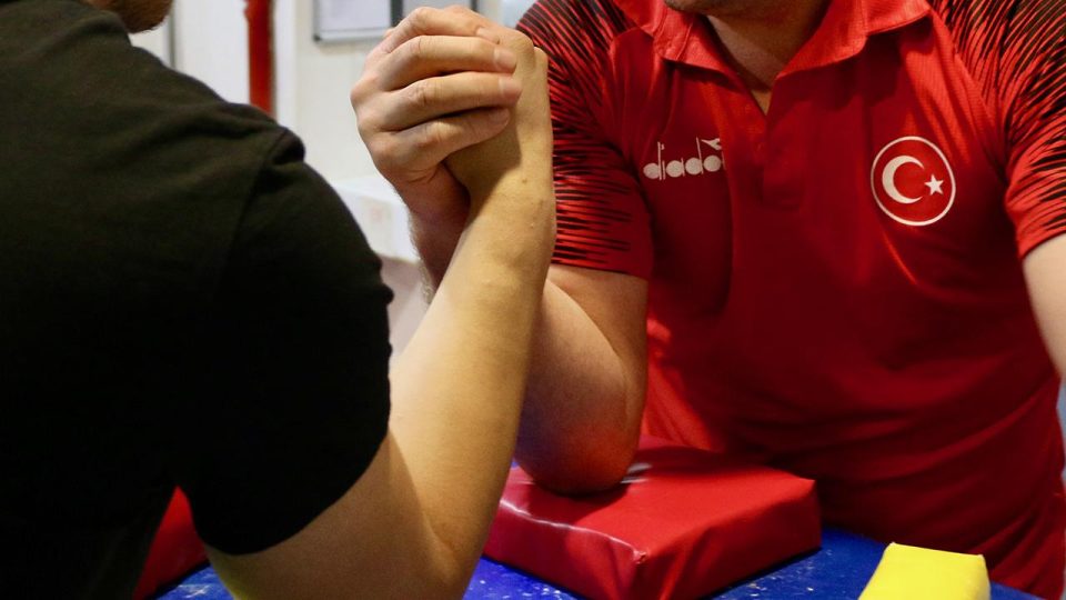 Dünya Bilek Güreşi Şampiyonası’nda Türk sporcular 108 madalya kazandı