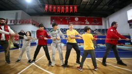 Depremden etkilenen çocuklar korkularını oyunla yeniyor