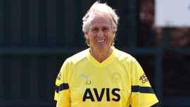 Fenerbahçe’de Jorge Jesus ve futbolculardan 100 kız öğrenciye burs