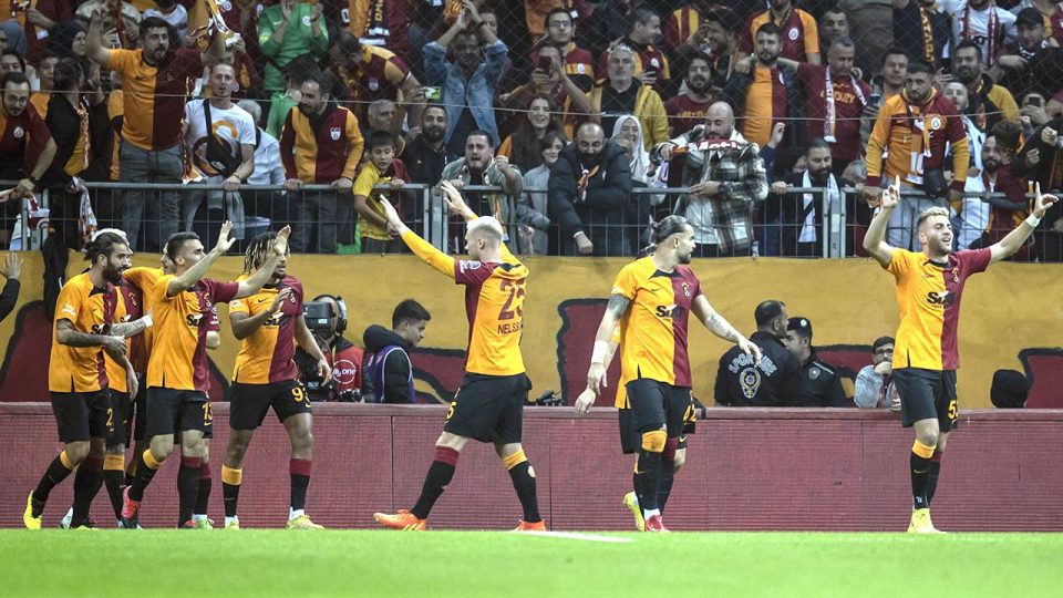 Galatasaray çıkışa geçti