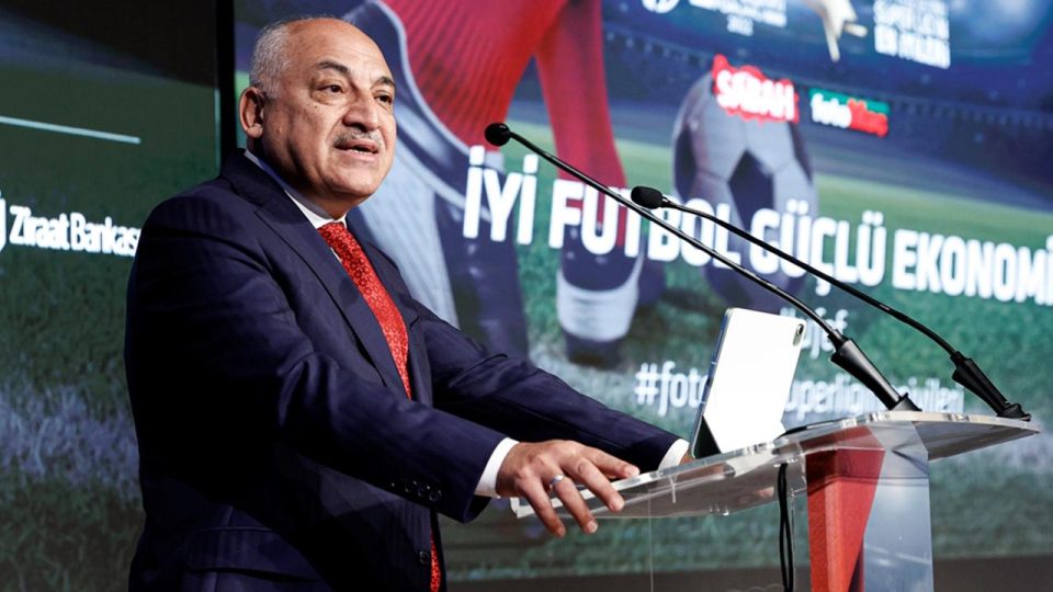 Mehmet Büyükekşi: Kulüplerimizin 25 milyar lira borcu var.