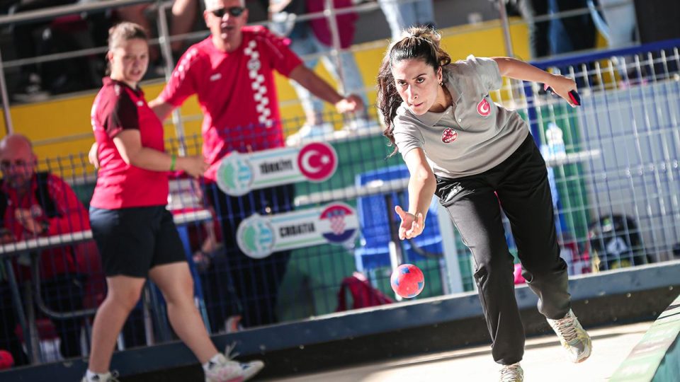 Milli sporcu Eda Sayak’tan altın madalya