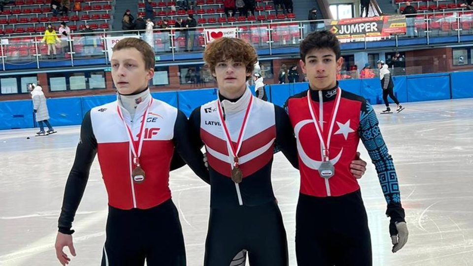 Milli sürat patenci Muhammed Bozdağ Polonya’da gümüş madalya kazandı