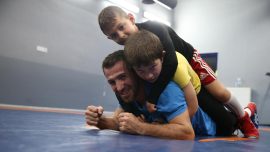 Şampiyon öğretmen öğrencilerini spora kazandırıyor