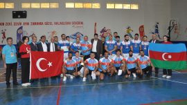 Türkiye ve Azerbaycan’ın halat çekme sporcuları Mersin’de yarıştı